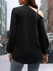 SHEIN Unity Blusa con diseño de cadena de cuello asimétrico - Negro - Ver 2
