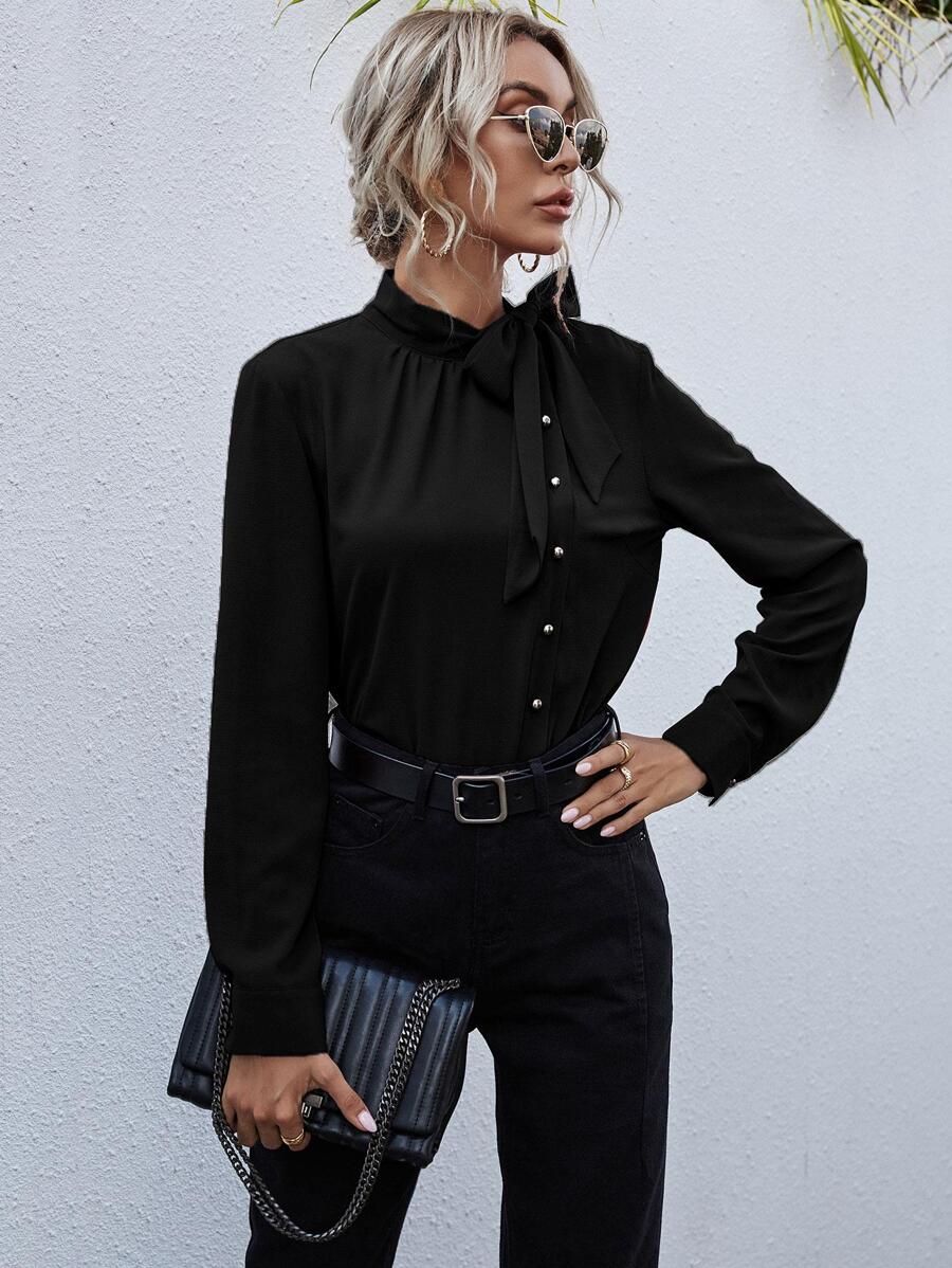 Blusa de cuello con cordón con botón delantero - Negro - Ver 1