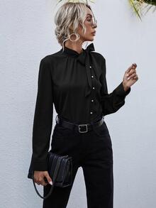Blusa de cuello con cordón con botón delantero - Negro - Ver 4