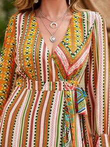 Vestido con estampado geométrico de rayas de cuello cruzado con nudo lateral asimétrico bajo con fruncido - Multicolor - Ver 6