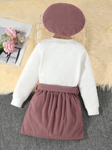 Sudadera con estampe de corazones y falda con cinturón para niña
