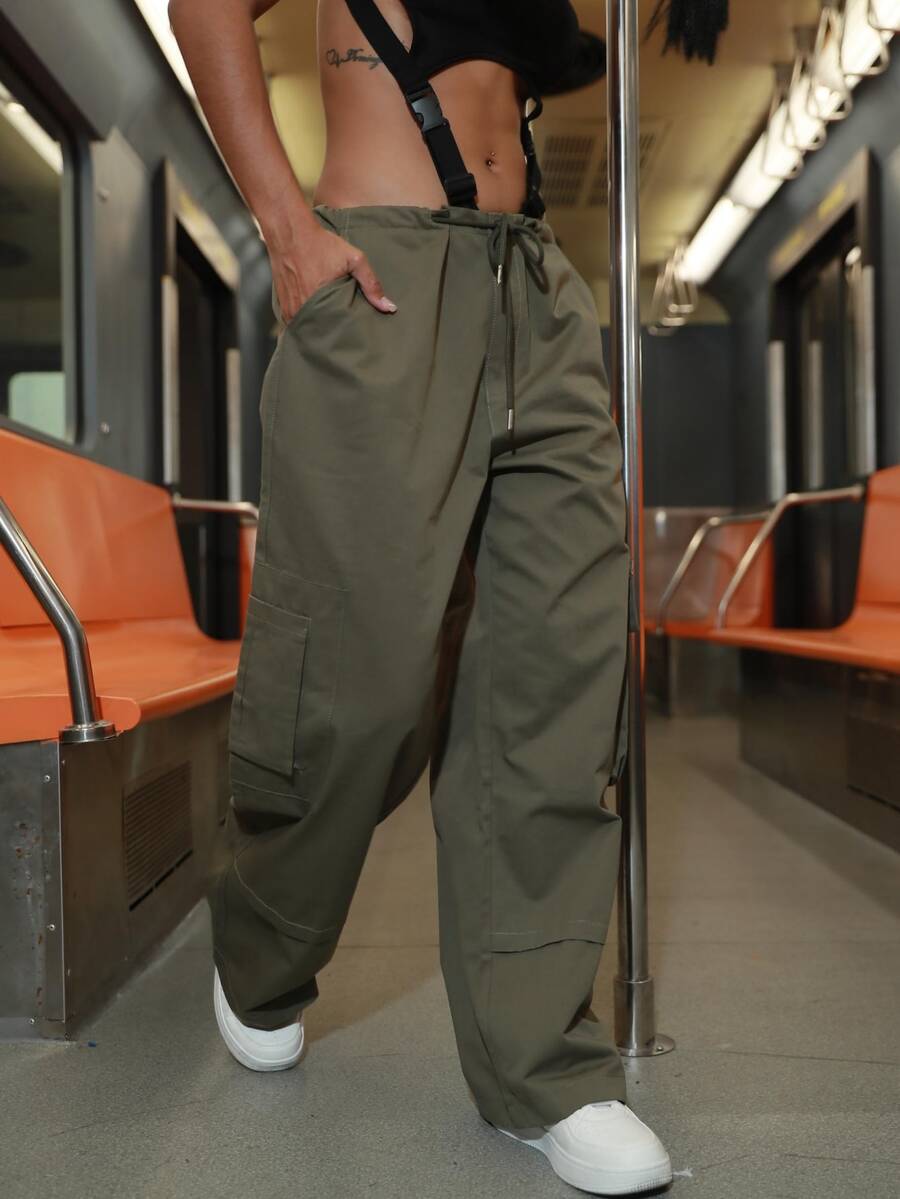 Low Rise Solid Flap Pocket Wide Leg Cargo Pants - Army Green - View 1