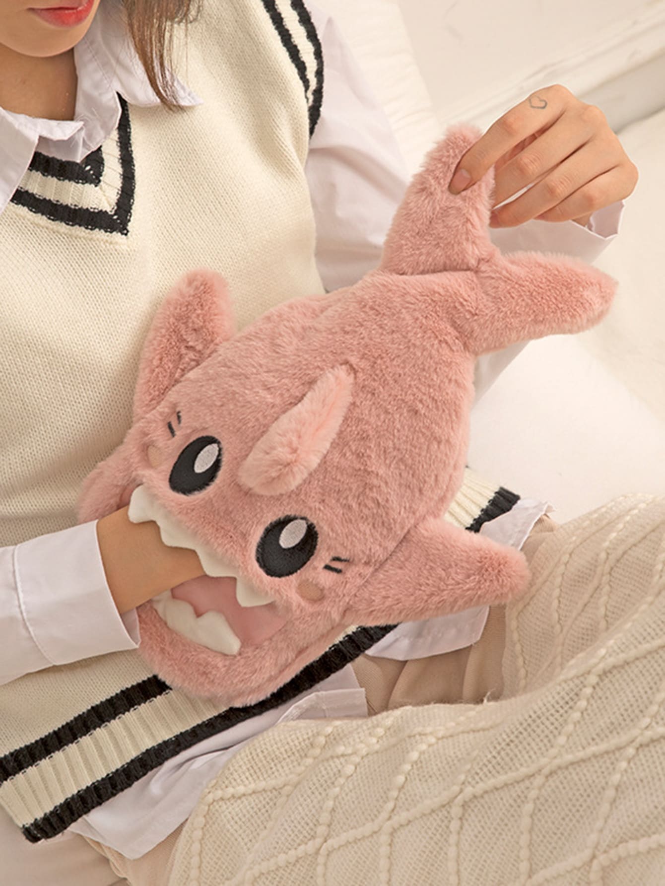1pc Shark Design Hot Water Bag - Pink - View 1