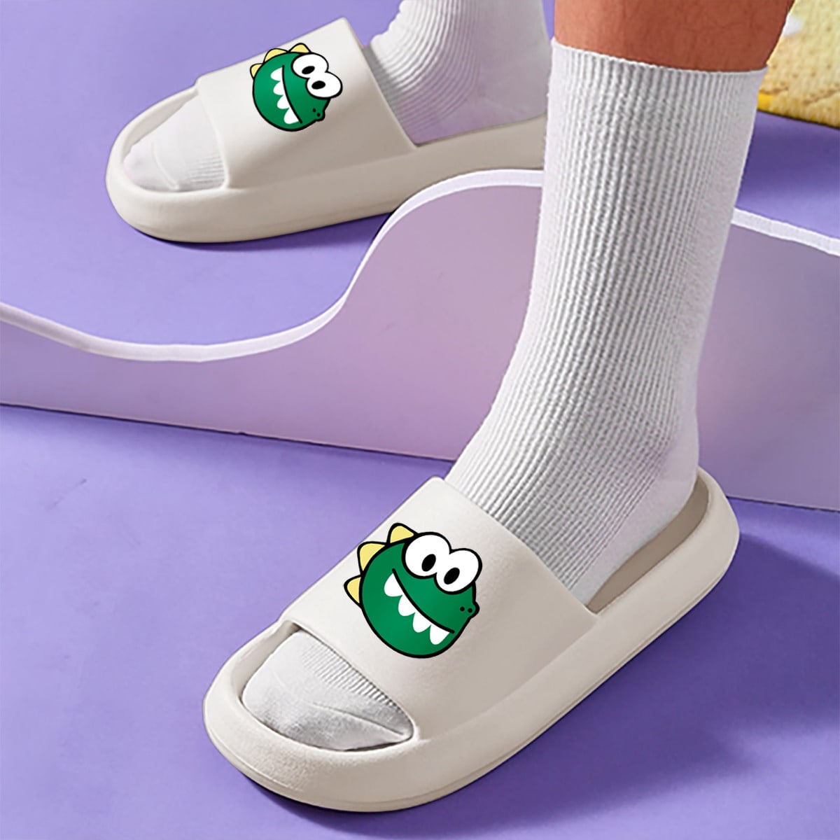 Chanclas con gráfico de dibujos animados para hombres - [Dirección asimétrica de la oreja]