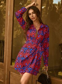 Vestido cruzado con estampado geométrico con nudo lateral - Rojo - Ver 4
