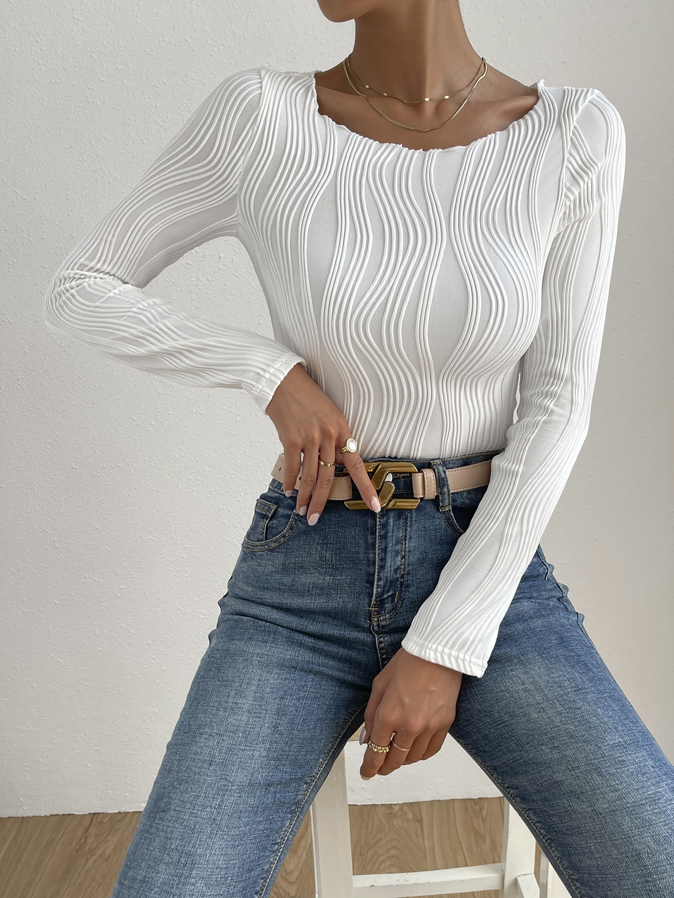 Solid round neck tee