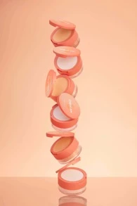 SHEGLAM Insta-Ready 臉部和眼部定妝粉雙效順滑沙色 2 合 1 亮白散粉啞光無孔防水粉餅面部彩妝粉餅 品牌 美容 化妝 化妝品 適合女性與女孩 完美搭配夏季春季 Y2K 時尚 流行 生日 母親節禮物 假期 派對準備就緒 最佳顏色 - Smooth Sand - 查看 12