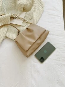 Bolso fruncido minimalista con diseño de cadena con solapa