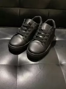 Men Minimalist Lace-up Front Low Top Sneakers