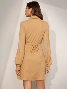 BizChic 青果領前扭結連衣裙 - 卡其色 - 查看 2