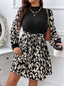 SHEIN Clasi 大碼圖案印花小高領繫腰帶連衣裙 - 彩色 - 查看 5
