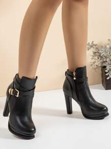 Stivali eleganti da donna di colore nero con fibbia, decorazione con fibbia, cerniera laterale e tacco chunky, Autunno/Inverno 2025
