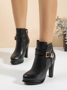 Stivali eleganti da donna di colore nero con fibbia, decorazione con fibbia, cerniera laterale e tacco chunky, Autunno/Inverno 2025