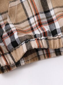 小男童格紋印花連帽衫和褲子