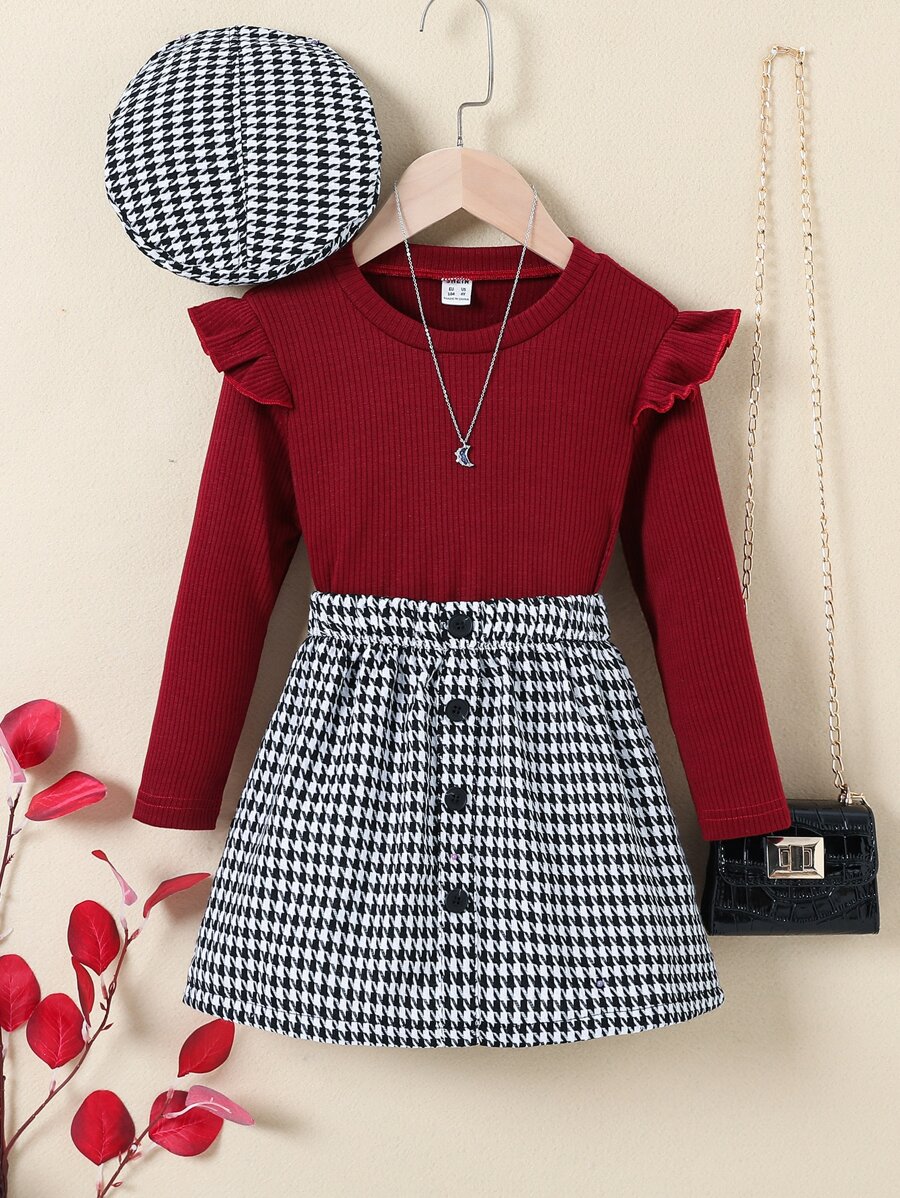 小女童荷葉邊T恤和格子圖案半身裙和帽