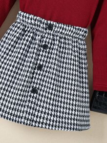 小女童荷葉邊T恤和格子圖案半身裙和帽