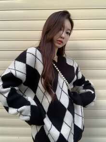 菱形印花落肩袖套頭毛衣 - 黑與白 - 查看 5