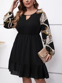 SHEIN LUNE 大碼錬條圖案鎖眼領荷葉邊洋裝 - 黑色 - 查看 1