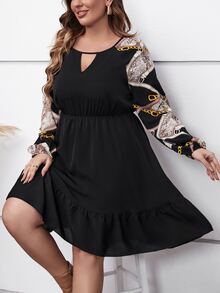 SHEIN LUNE 大碼錬條圖案鎖眼領荷葉邊洋裝 - 黑色 - 查看 5