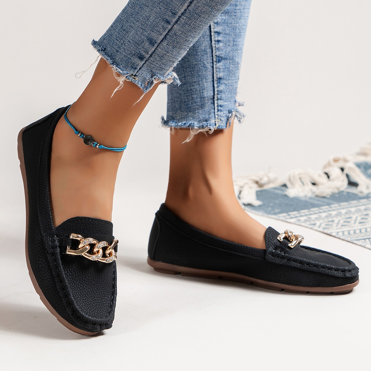 Zapatos planos para mujer, nuevos mocasines cómodos y versátiles para exteriores con cadena de strass metálica y diseño estampado en negro para pr