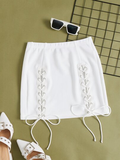 تنورة برباط حلقي مثقب