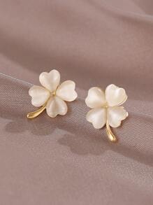 Hoa tai đinh tán thiết kế cỏ ba lá - Vàng - Xem 1