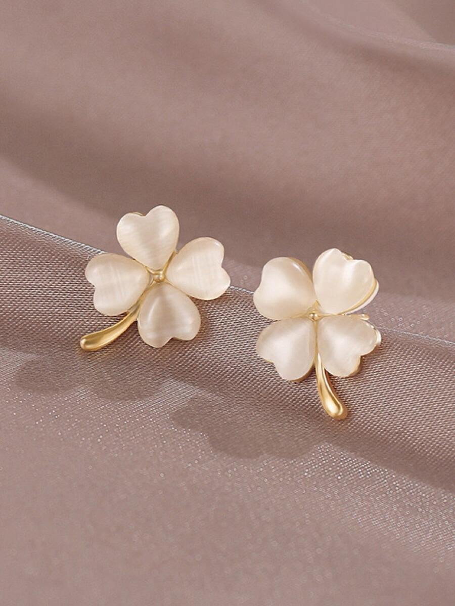 Hoa tai đinh tán thiết kế cỏ ba lá - Vàng - Xem 1