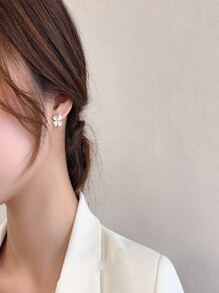 Hoa tai đinh tán thiết kế cỏ ba lá - Vàng - Xem 3