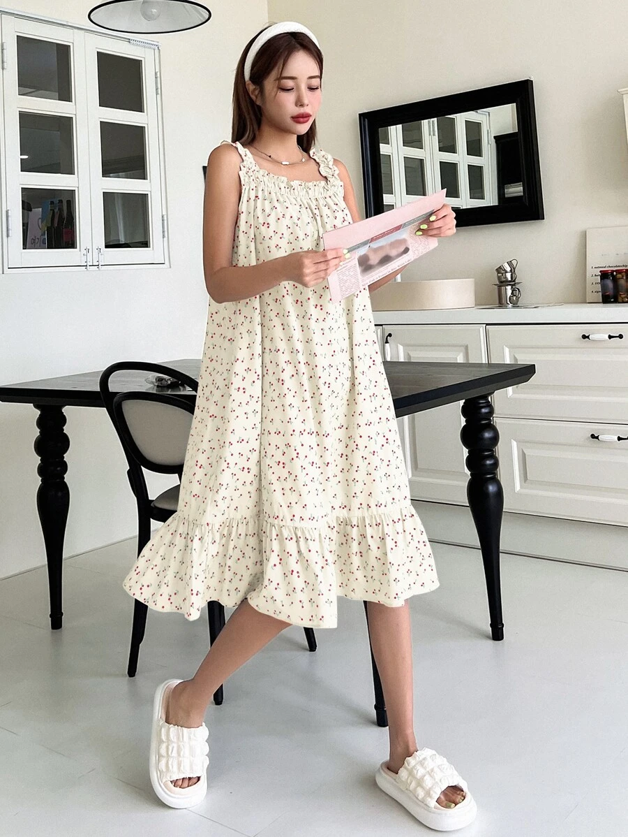 DAZY 全身樱桃印花荷叶边吊带睡裙睡衣 - 米色 - 查看 1