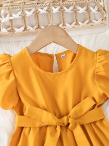 小女童貝殼邊蝴蝶袖繫腰帶洋裝 - 芥末黃 - 查看 6