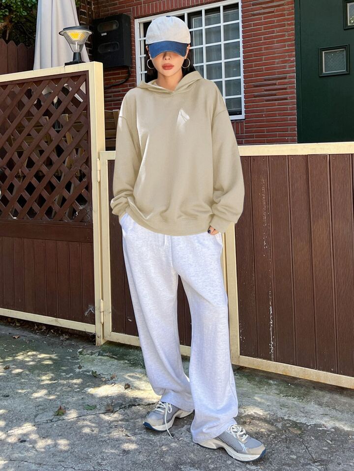 DAZY スローガングラフィック ドロップショルダー パーカー DAZY スローガングラフィック ドロップショルダー ドロー