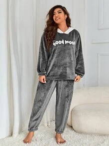 大碼字母刺繡3D耳朵設計連帽絨布睡衣套裝