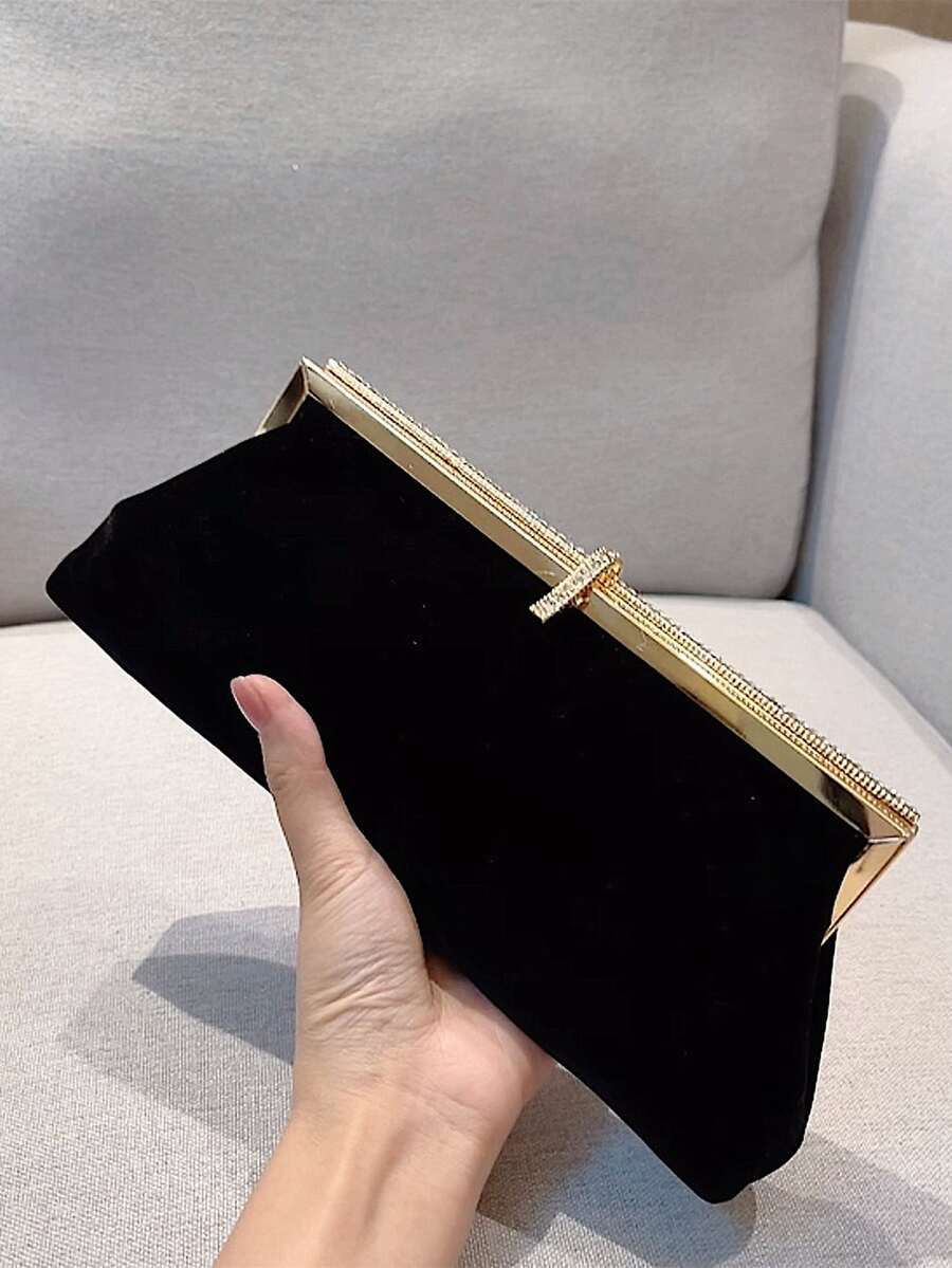 شنطة كلتش مخمل بإطار ذهبي مرصّع بالراين