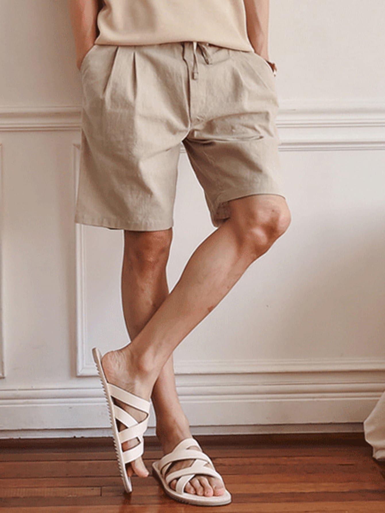 Men Solid Slant Pocket Plicated Detail Khaki Shorts
