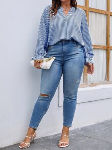 SHEIN LUNE 大碼條紋圖案缺口領荷葉袖襯衫 - 藍白色 - 查看 4