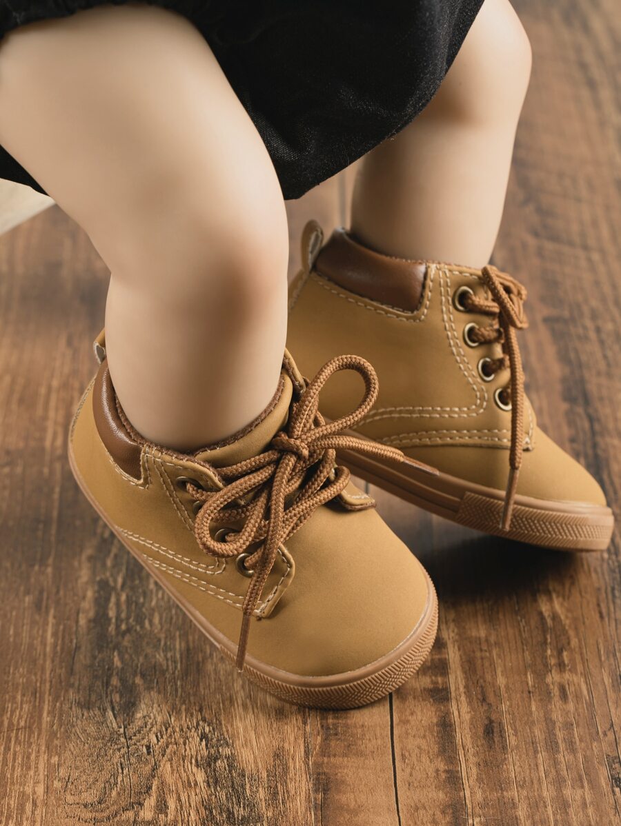 嬰兒男童兩色正面綁帶靴子,棕色 - 棕色 - 查看 1