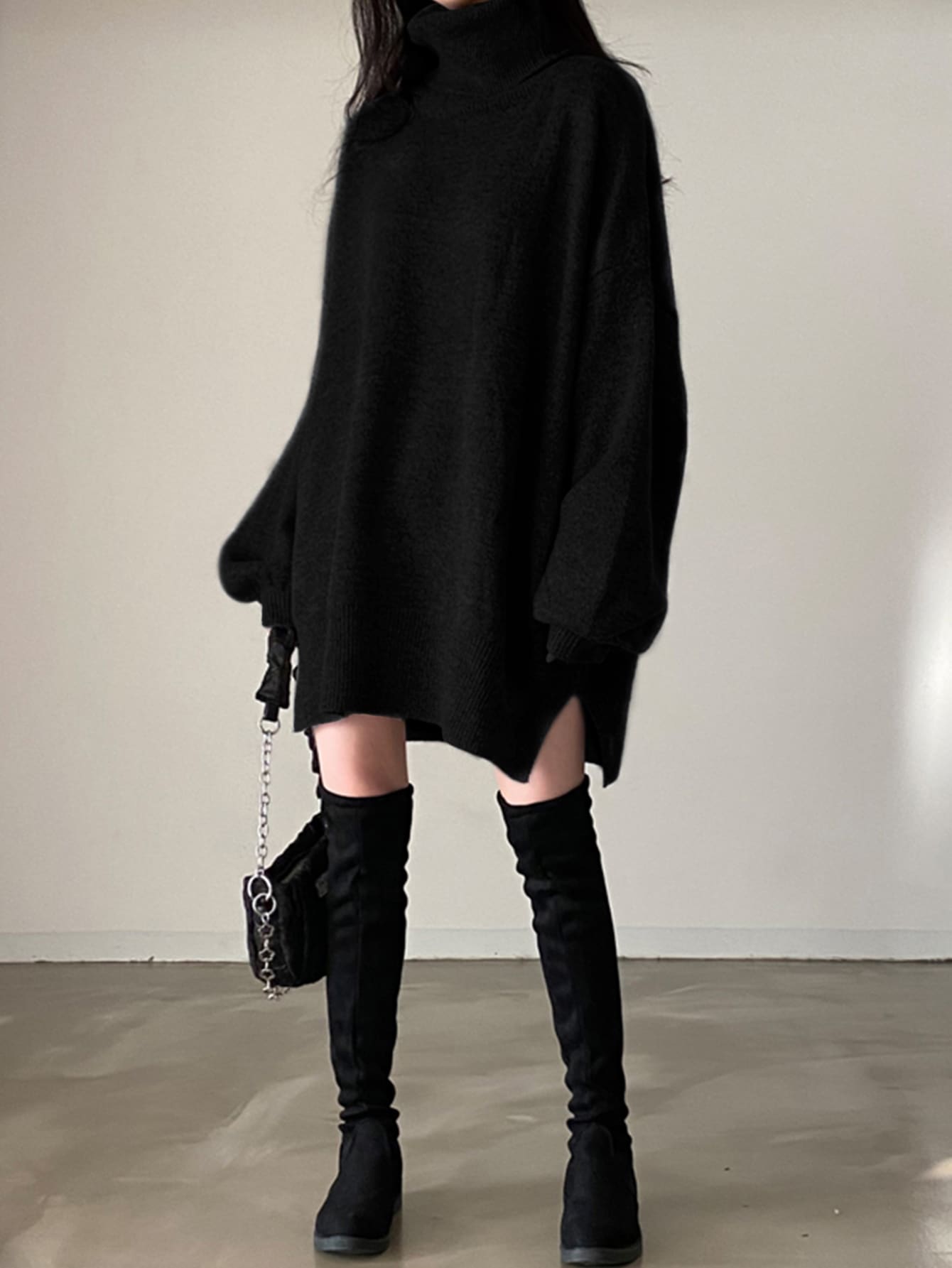 素色落肩袖側邊開叉超大毛衣洋裝