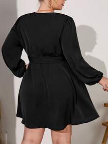 大碼燈籠袖荷葉邊繫腰帶洋裝