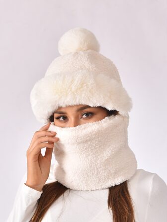 Sombrero con diseño de pompón de peluche