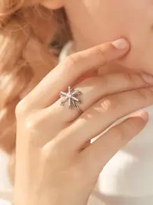 ROMWE Snowflake Decor Ring - Silver - View 1