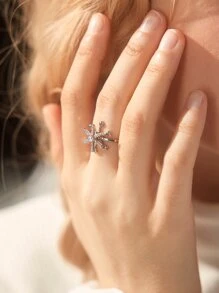 ROMWE Snowflake Decor Ring - Silver - View 4