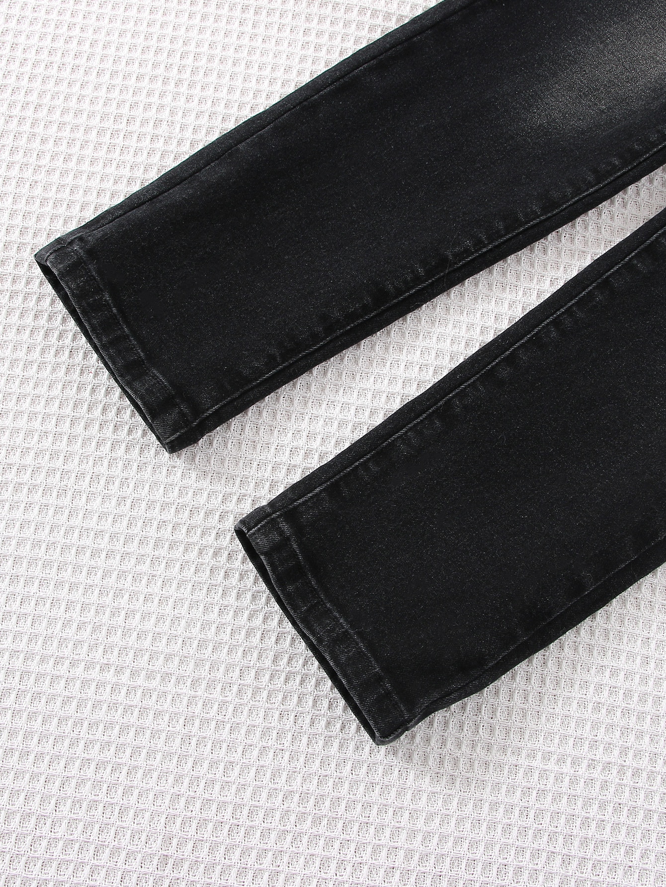 جينز بساق مستقيم باهت اللون ولد طفل