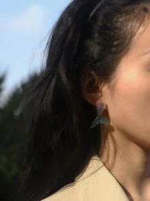 1對魚尾形狀的耳釘 - 淺藍色 - 查看 3