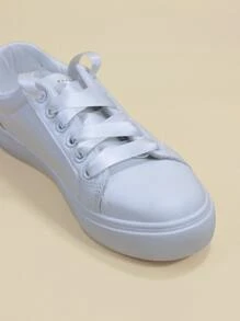 1雙極簡風格鞋帶