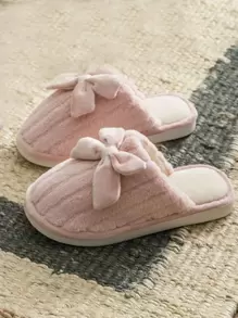 秋冬蝴蝶结装饰毛绒卧室拖鞋，蝴蝶结装饰，保暖加厚材质，时尚家居拖鞋，适合各种人群，蓬松柔软。