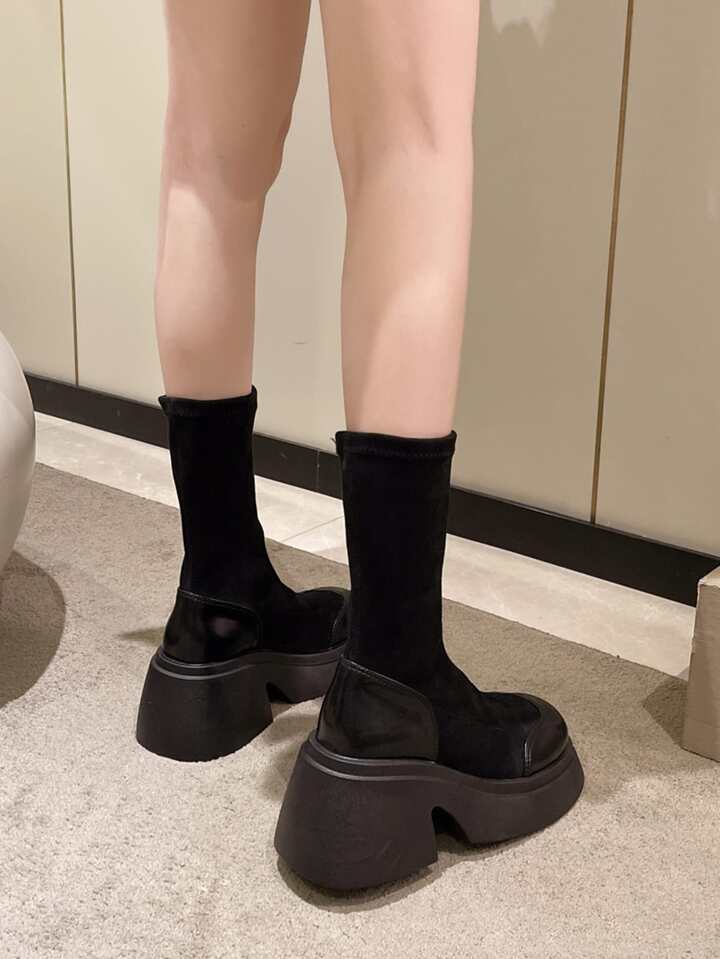 ポインテッドトウ クローズドトゥ パンプス ブラック ホロウ