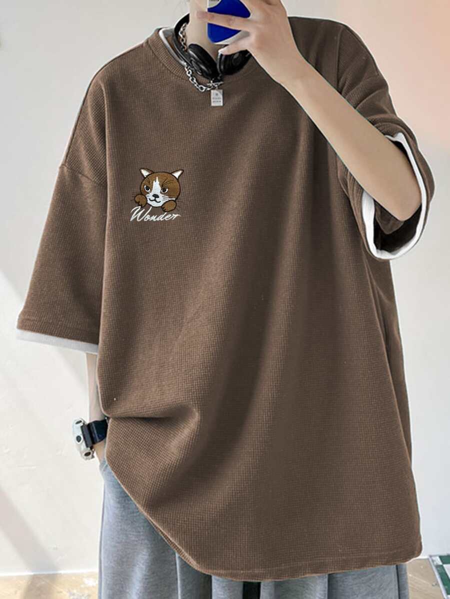 Claim Dot 男士卡通和字母刺繡落肩袖假兩入組T恤 - 咖啡棕 - 查看 1