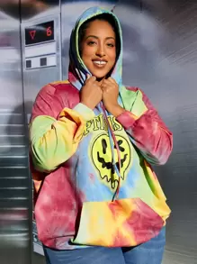 SHEIN CURVE+ Plus Size Tie Dye Letter Graphic Kangaroo Pocket Drop Shoulder Drawstring Sweatshirt - Multicolor - View 1
