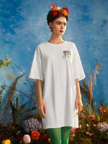 Frida Kahlo X SHEIN 人像和花卉圖案落肩T恤連衣裙 - 白色 - 查看 6