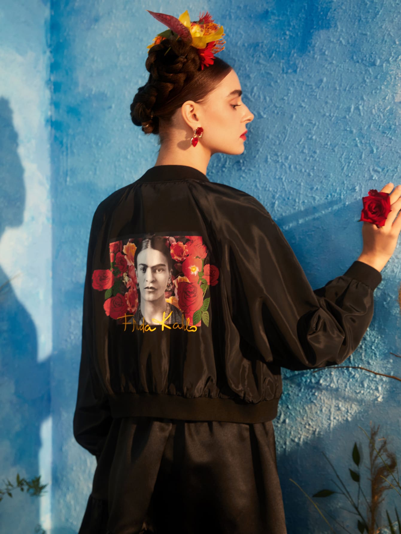 Frida Kahlo X SHEIN Cazadora tipo bomber con estampado floral & de figura de manga farol - Negro - Ver 1